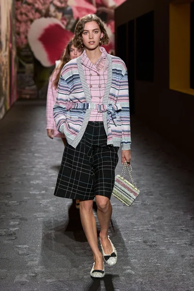 Look 18